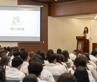Imposición de mandiles | Carrera de Bioquímica y Farmacia