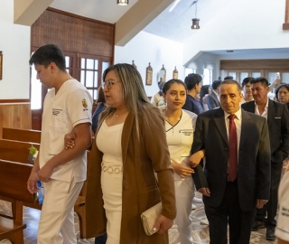 Imposición de insignias a estudiantes de Enfermería