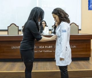 Imposición de mandiles a estudiantes de Nutrición y Dietética Imposición de mandiles a estudiantes de Nutrición y Dietética