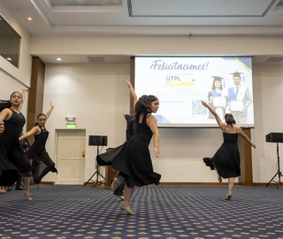 UTPL Escuela de Negocios reconoció el esfuerzo, dedicación y excelencia académica de sus mejores egresados.