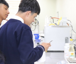 Talleres Académicos dirigidos a estudiantes de bachillerato de Loja Talleres Académicos dirigidos a estudiantes de bachillerato de Loja
