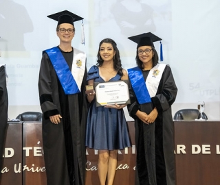 Homenaje a mejores estudiantes UTPL 2025 Homenaje a mejores estudiantes UTPL 2025