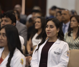 Imposición de Insignias – Carrera de Medicina