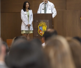 Imposición de Insignias – Carrera de Medicina