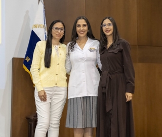 Imposición de mandiles a internos rotativos de la carrera de Nutrición y Dietética – Cohorte mayo 2025 / abril 2026 Imposición de mandiles a internos rotativos de la carrera de Nutrición y Dietética – Cohorte mayo 2025 / abril 2026