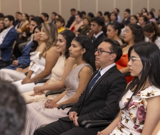 Imposición de mandiles a estudiantes de Fisioterapia