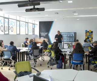 Curso de formación docente "Aprendizaje basado en casos" Curso de formación docente "Aprendizaje basado en casos"