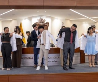 Imposición de mandiles | Carrera de Bioquímica y Farmacia