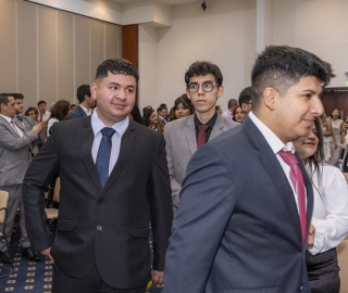 Imposición de mandiles a estudiantes de Fisioterapia