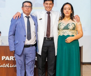 Imposición de insignias a estudiantes de Medicina Imposición de insignias a estudiantes de Medicina