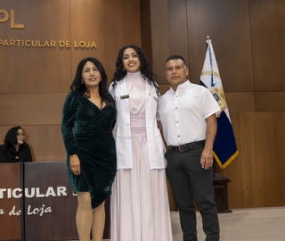 Imposición de Insignias – Carrera de Medicina