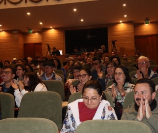 Carrera de Comunicación presentó la obra de teatro "Espejos" Carrera de Comunicación presentó la obra de teatro "Espejos"