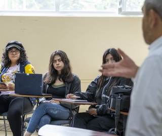 Aldea Global: La internacionalización de la práctica artística dictado por el docente Óscar Verde, de la Universidad Autónoma de México Aldea Global: La internacionalización de la práctica artística dictado por el docente Óscar Verde, de la Universidad Autónoma de México