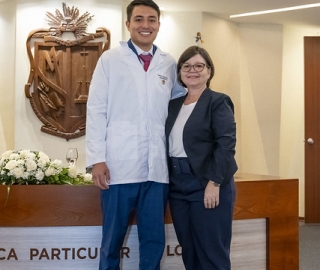 Estudiantes de Fisioterapia reciben sus mandiles