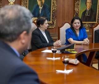 Firma de convenios específicos de cooperación interinstitucional entre la UTPL, la Federación Nacional de Corredores de Bienes Raíces y la Unidad Educativa Fiscomisional de Fuerzas Armadas “Colegio Militar n.º 5 Tcrn. Lauro Guerrero”. Firma de convenios específicos de cooperación interinstitucional entre la UTPL, la Federación Nacional de Corredores de Bienes Raíces y la Unidad Educativa Fiscomisional de Fuerzas Armadas “Colegio Militar n.º 5 Tcrn. Lauro Guerrero”.