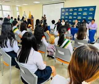 Entrega de Becas UTPL a estudiantes Abanderados | Quevedo
