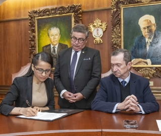 Posesión de nuevas autoridades institucional y académica