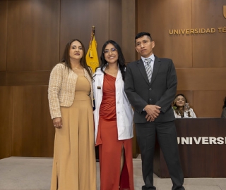 Imposición de Insignias – Carrera de Medicina