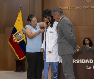 Imposición de Insignias – Carrera de Medicina