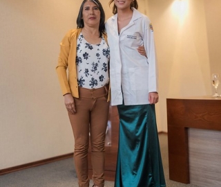 Imposición de mandiles a estudiantes de la carrera de Psicología Clínica Imposición de mandiles a estudiantes de la carrera de Psicología Clínica