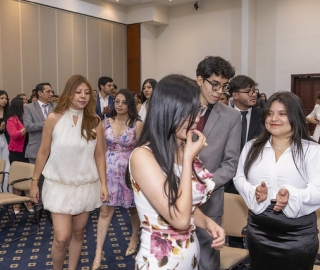 Imposición de mandiles a estudiantes de Fisioterapia