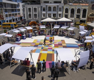 La UTPL participa en el Festival Internacional de Artes Vivas Loja con sus talentosos grupos de arte en la Plaza de la Cultura