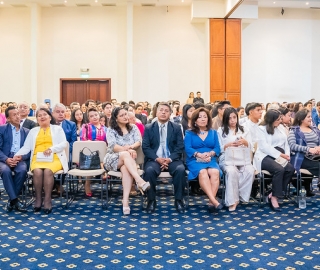 Imposición de insignias a estudiantes de Medicina Imposición de insignias a estudiantes de Medicina