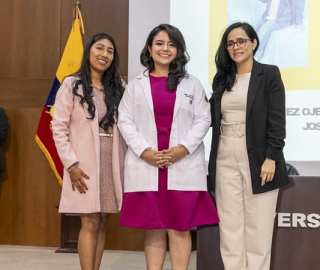 Imposición de mandiles a estudiantes de Fisioterapia