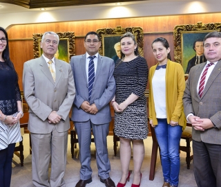 Posesión del Mgtr. Holger Hernán Quizhpe Castro, como Subcoordinador de la Titulación de Derecho Posesión del Mgtr. Holger Hernán Quizhpe Castro, como Subcoordinador de la Titulación de Derecho