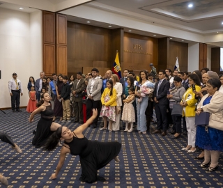 UTPL Escuela de Negocios reconoció el esfuerzo, dedicación y excelencia académica de sus mejores egresados.