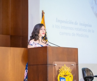 Imposición de insignias a estudiantes de Medicina Imposición de insignias a estudiantes de Medicina