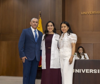 Imposición de Insignias – Carrera de Medicina Imposición de Insignias – Carrera de Medicina