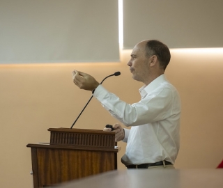 Conferencia: Regulation of antibody responses in vaccination and autoimmunity