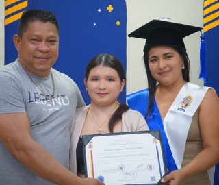 Nuevos profesionales de Galápagos recibieron su título
