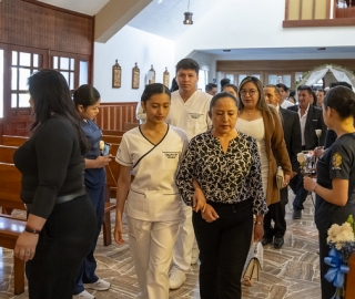 Imposición de insignias a estudiantes de Enfermería