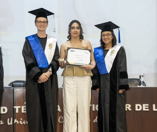 Homenaje a mejores estudiantes UTPL 2025 Homenaje a mejores estudiantes UTPL 2025