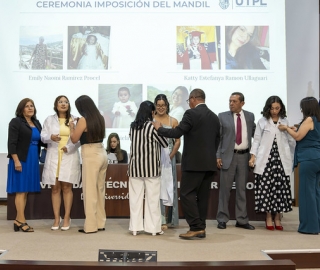 Ceremonia de imposición de mandiles a los estudiantes de 7mo ciclo de la carrera de Psicología Clínica