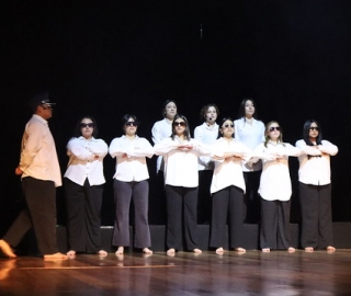 Carrera de Comunicación presentó la obra de teatro "Espejos" Carrera de Comunicación presentó la obra de teatro "Espejos"