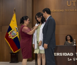 Imposición de Insignias – Carrera de Medicina