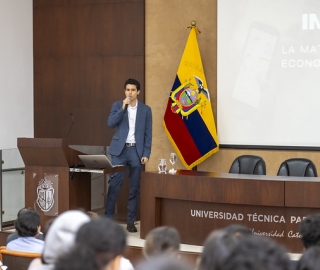 Conferencia Magistral “Del dato al impacto: la materia prima de la economía del siglo XXI”.