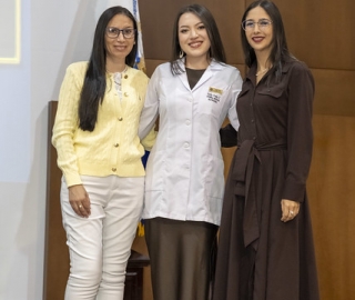 Imposición de mandiles a internos rotativos de la carrera de Nutrición y Dietética – Cohorte mayo 2025 / abril 2026 Imposición de mandiles a internos rotativos de la carrera de Nutrición y Dietética – Cohorte mayo 2025 / abril 2026