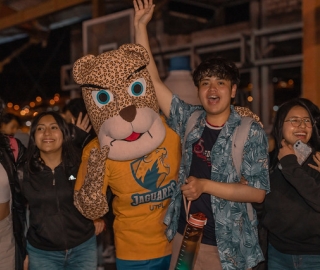 Noche Jaguar UTPL