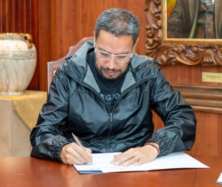 UTPL y Bienal de Cuenca firman convenio para impulsar el Congreso de las Nuevas Pedagogías del Arte Contemporáneo UTPL y Bienal de Cuenca firman convenio para impulsar el Congreso de las Nuevas Pedagogías del Arte Contemporáneo
