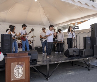 La UTPL participa en el Festival Internacional de Artes Vivas Loja con sus talentosos grupos de arte en la Plaza de la Cultura