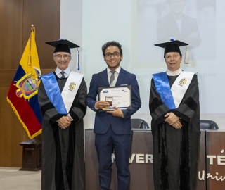 Homenaje a mejores estudiantes UTPL 2025 Homenaje a mejores estudiantes UTPL 2025