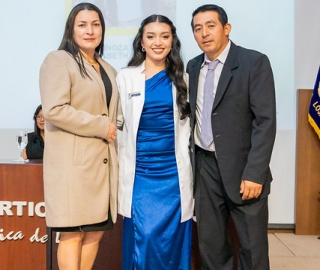 Imposición de insignias a estudiantes de Medicina