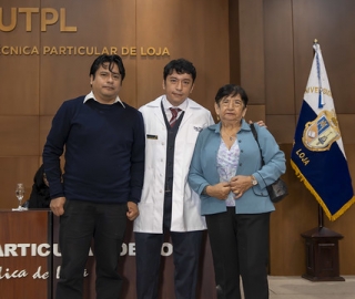 Imposición de Insignias – Carrera de Medicina