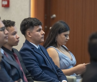 Estudiantes de Fisioterapia reciben sus mandiles