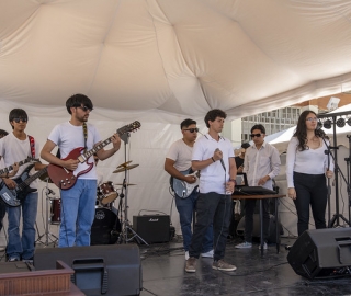 La UTPL participa en el Festival Internacional de Artes Vivas Loja con sus talentosos grupos de arte en la Plaza de la Cultura