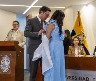 Estudiantes de Fisioterapia reciben sus mandiles Estudiantes de Fisioterapia reciben sus mandiles